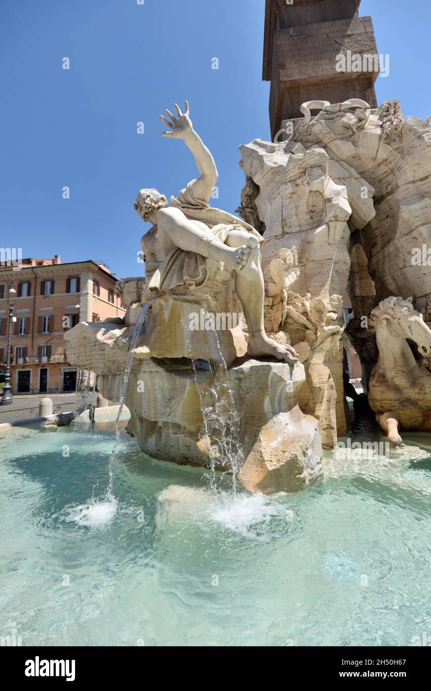 fontana dei quattro fiumi, piazza navona, roma, italia Foto Stock