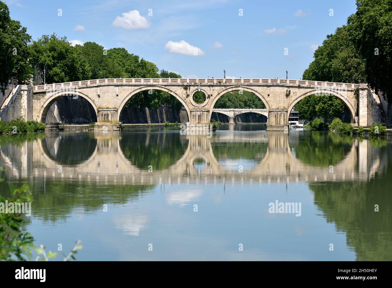 Italia, Roma, fiume Tevere, Ponte Sisto bridge Foto Stock
