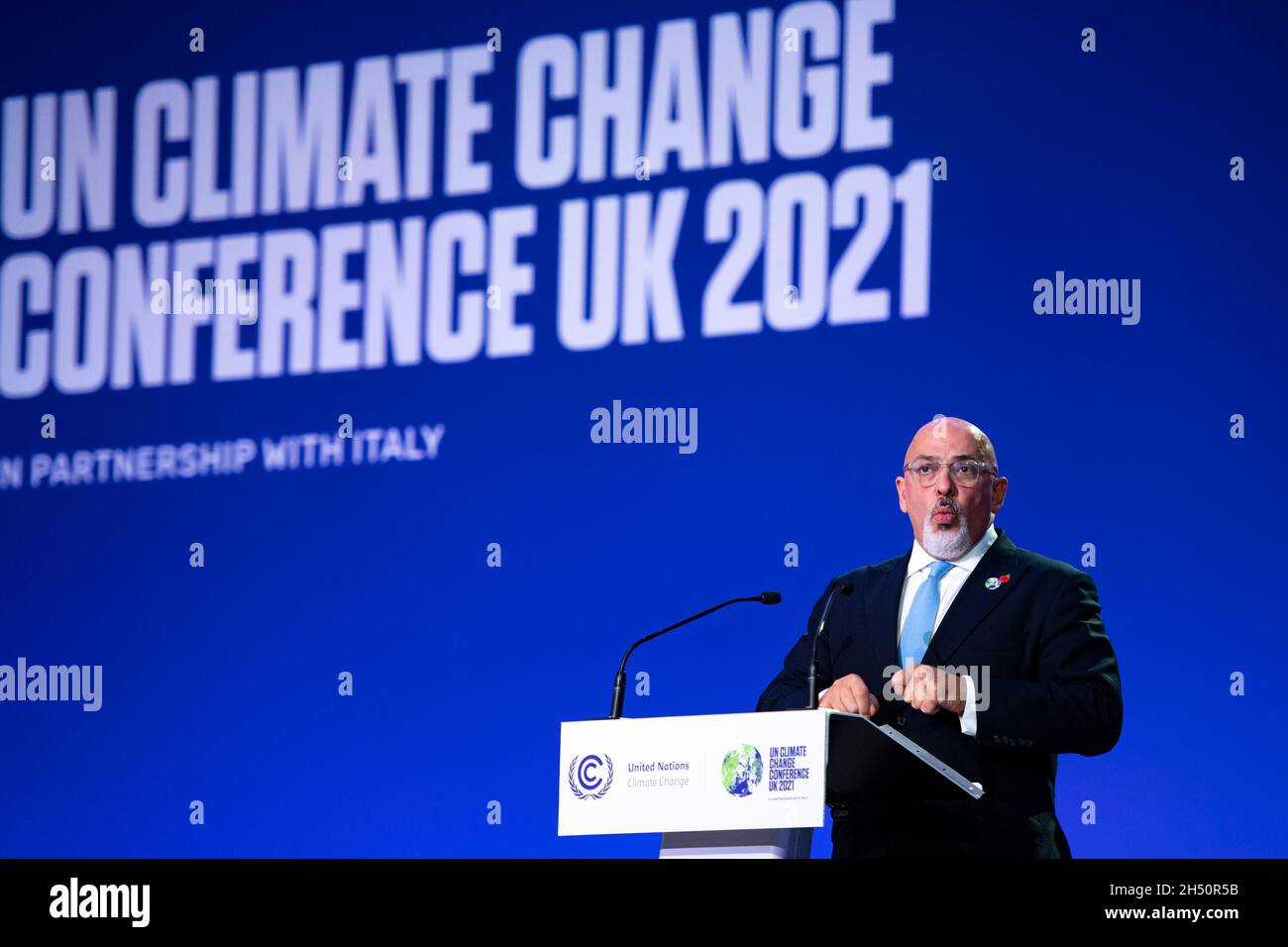 Glasgow, Regno Unito. 05 novembre 2021. Glasgow, Scozia, Regno Unito. 5 novembre 2021PICTURED: Nadhim Zahawi, Segretario del gabinetto per l'istruzione del governo britannico, visto parlare nel pomeriggio in plenaria, "evento congiunto di istruzione e ambiente minster, insieme domani, istruzione e azione sul clima" Credit: Colin Fisher/Alamy Live News Foto Stock