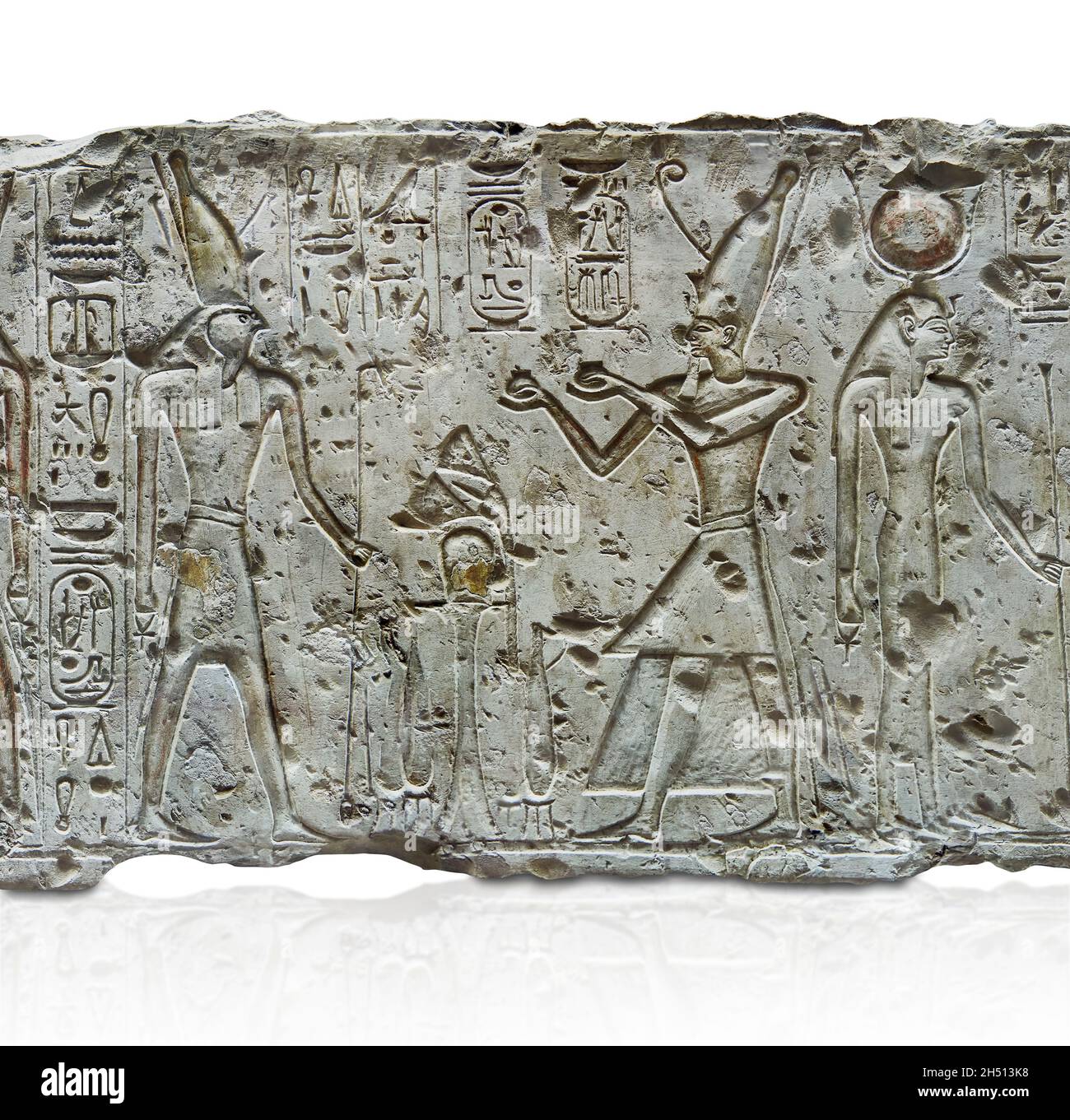 Antico murale di rilievo egiziano di Ramesses II che fa offerte a Osiride, 1279-1213, Adydos. Museo del Louvre B20 N132. In 2 scene, da sinistra - Rameses i Foto Stock