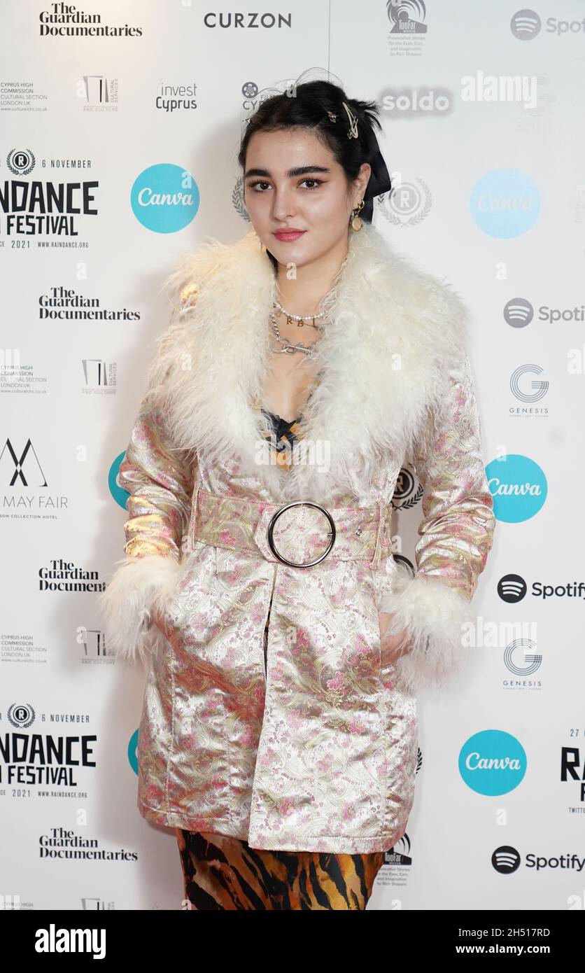 Yasmin Mills che ha partecipato alla prima mondiale di Un uccello ha volato in a Curzon Soho, Londra, durante il 29th Raindance Film Festival. Data foto: Venerdì 5 novembre 2021. Foto Stock