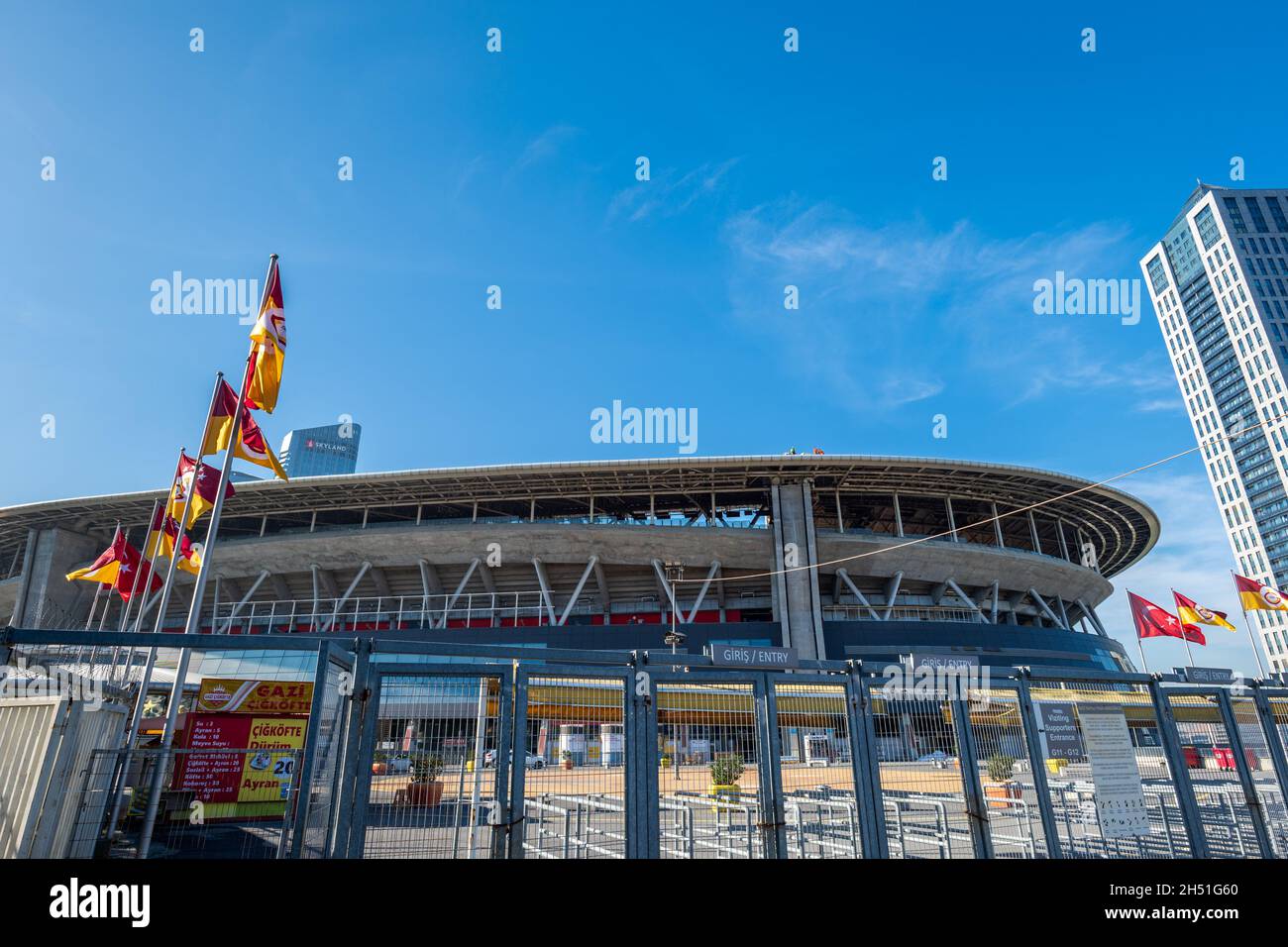 Istanbul, Turchia - Novembre 2021: Stadio NEF, formalmente conosciuto come  Stadio Türk Telekom, è la sede del Galatasaray SK Foto stock - Alamy