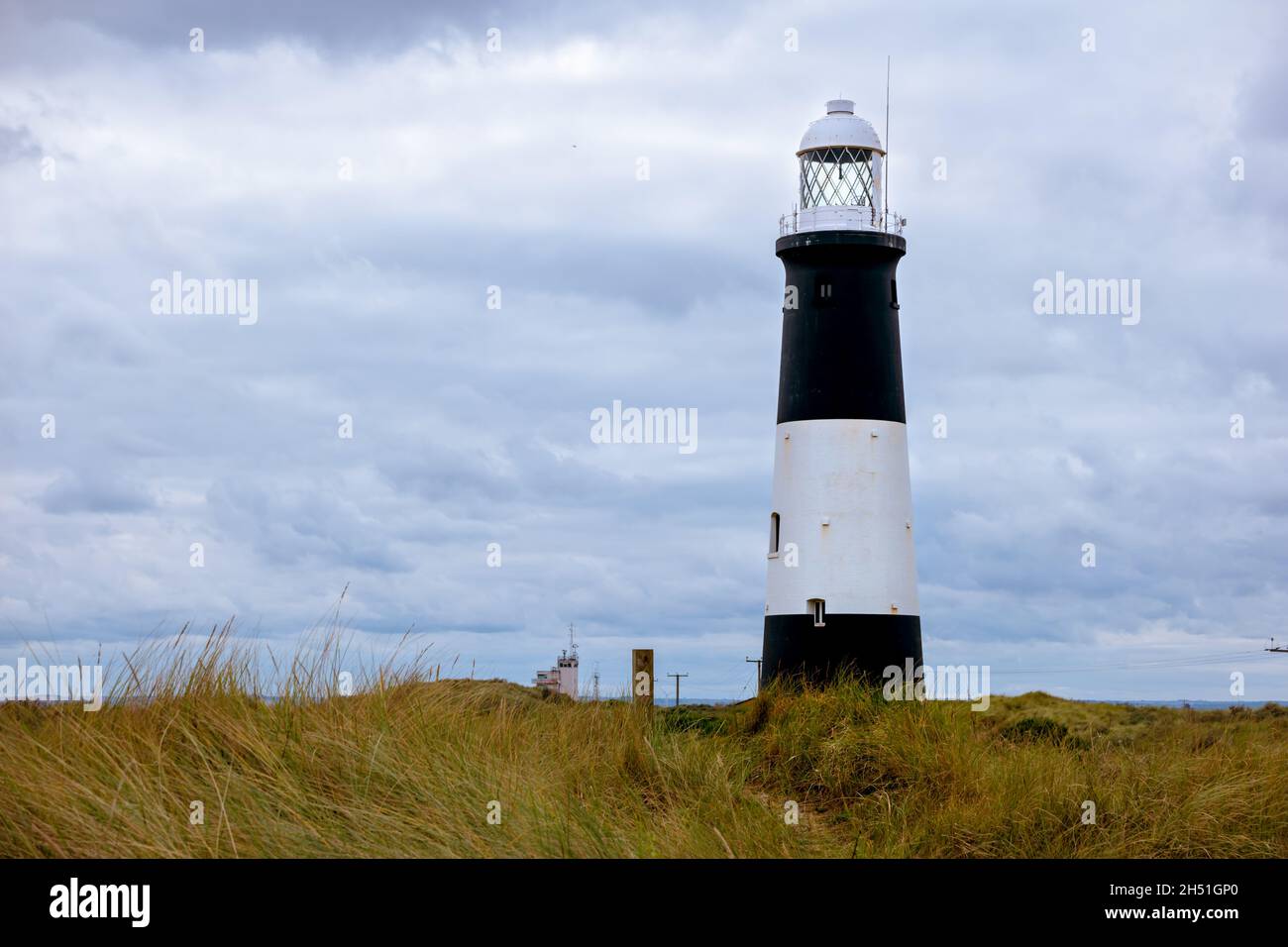 Paesaggio su spurn marea isola mostrando Spurn Point Lighthouse Foto Stock