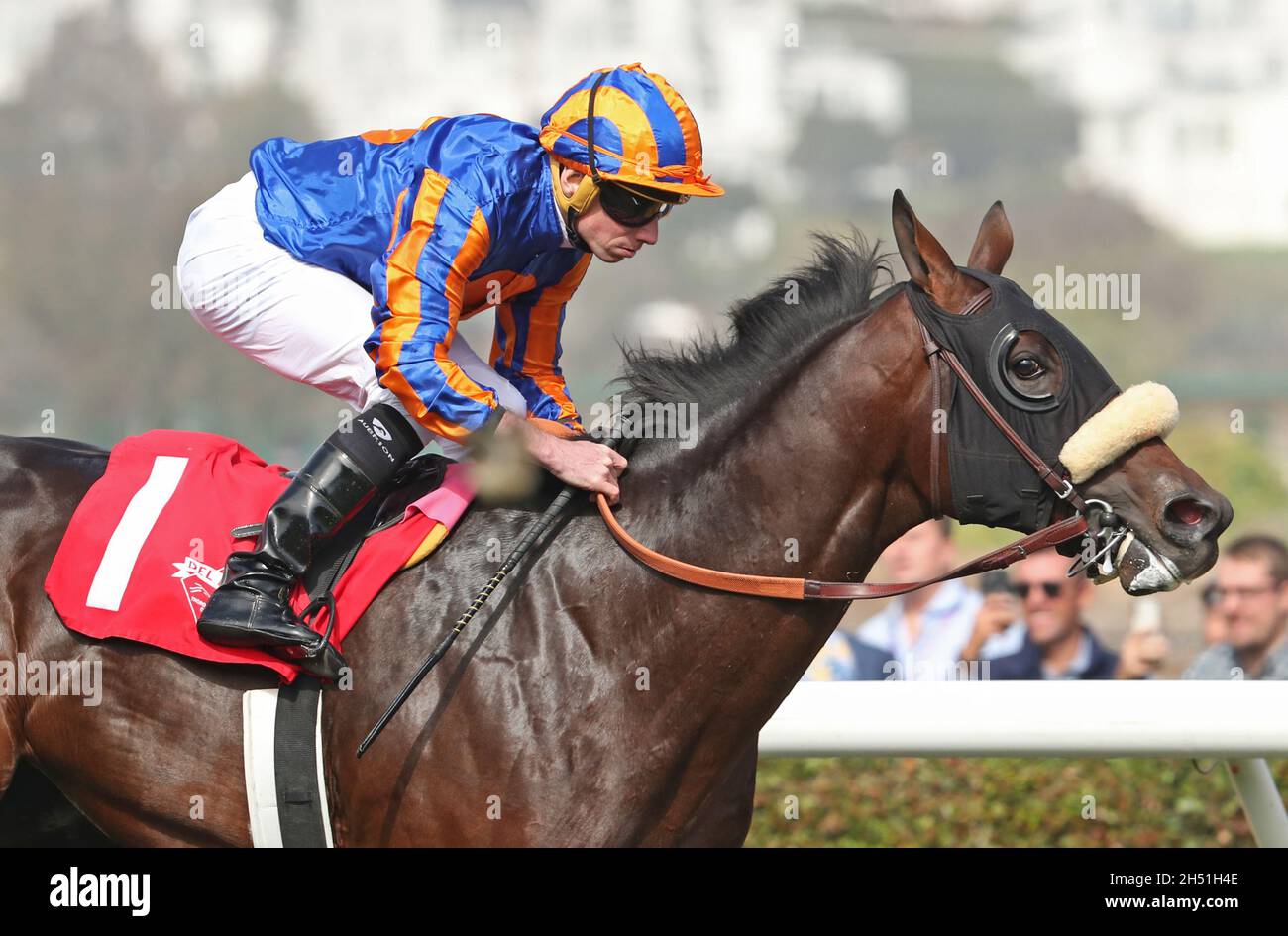 Del Mar, California, Stati Uniti. 5 novembre 2021. 05 novembre 2021: L'astronomo, guidato da Ryan Moore, vince il Qatar Golden Stakes sul Breeders' Cup Championship Venerdì al del Mar Thoroughbred Club il 5 novembre 2021: A del Mar, California. Carolyn Simancik/Breeders' Cup/Eclipse Sportswire. Credit: csm/Alamy Live News Foto Stock