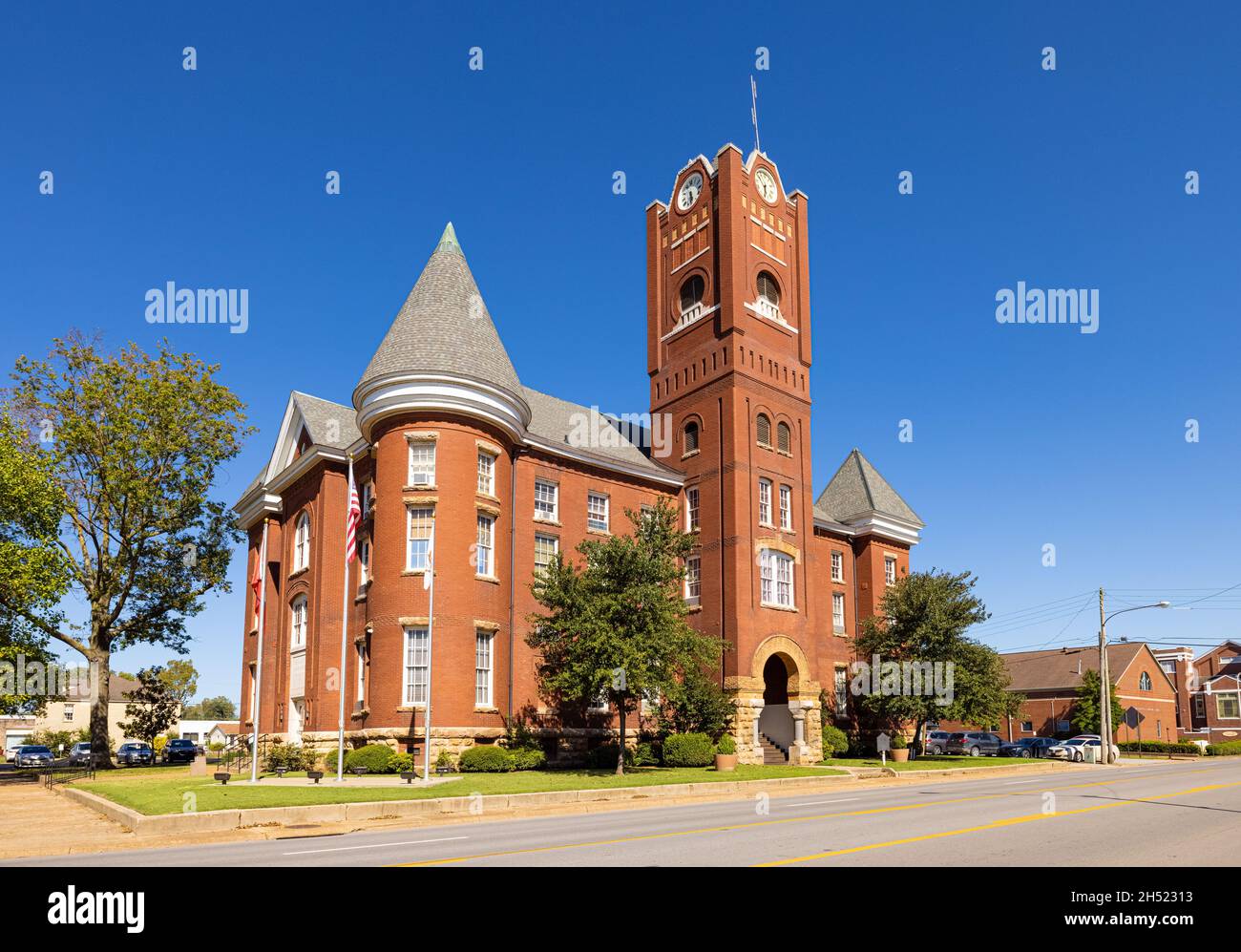 Newport, Arkansas, USA - 18 ottobre 2021: Lo storico tribunale della contea di Jackson Foto Stock