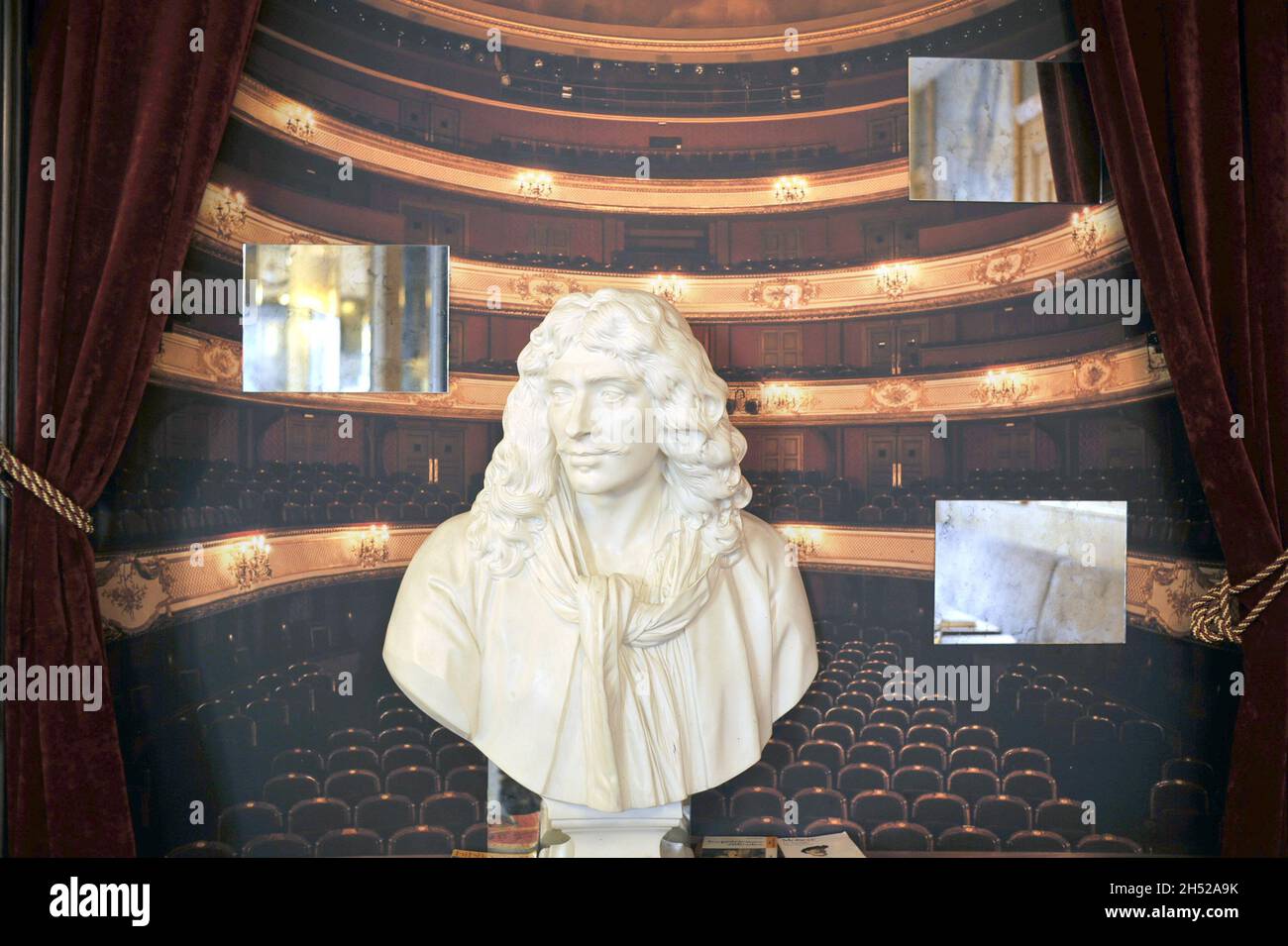 FRANCIA. PARIGI (75) 1° ARR. JEAN-BAPTISTE POQUELIN DIT MOLIERE, COMICO E DRAMMATURGO. IL PETTO E LA COMEDIE FRANCAISE ALL'INTERNO DI UN RISTORANTE Foto Stock