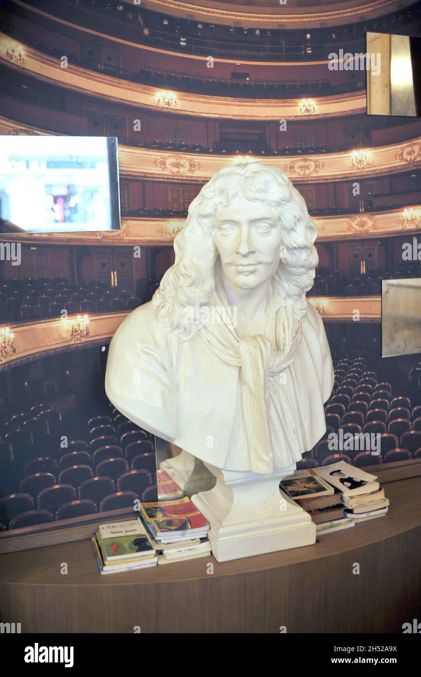 FRANCIA. PARIGI (75) 1° ARR. JEAN-BAPTISTE POQUELIN DIT MOLIERE, COMICO E DRAMMATURGO. IL PETTO E LA COMEDIE FRANCAISE ALL'INTERNO DI UN RISTORANTE Foto Stock