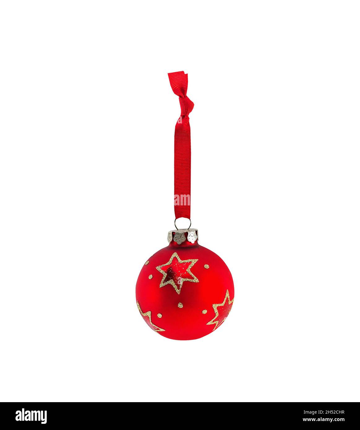 Appeso rosso natale bauble con ornamento isolato su sfondo bianco Foto Stock