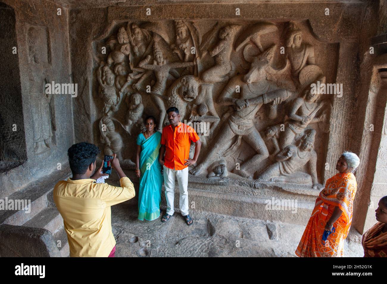 Mamallapuram, India - Agosto 2021: Il sito archeologico di Mamallapuram è famoso per i templi scolpiti nella pietra. La dea Durga. Foto Stock