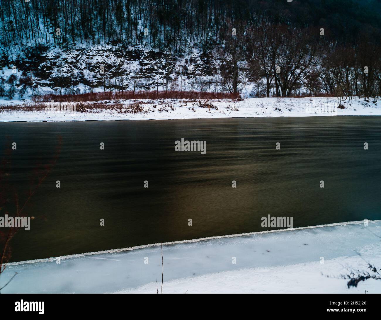 Scena invernale del fiume a New York Foto Stock