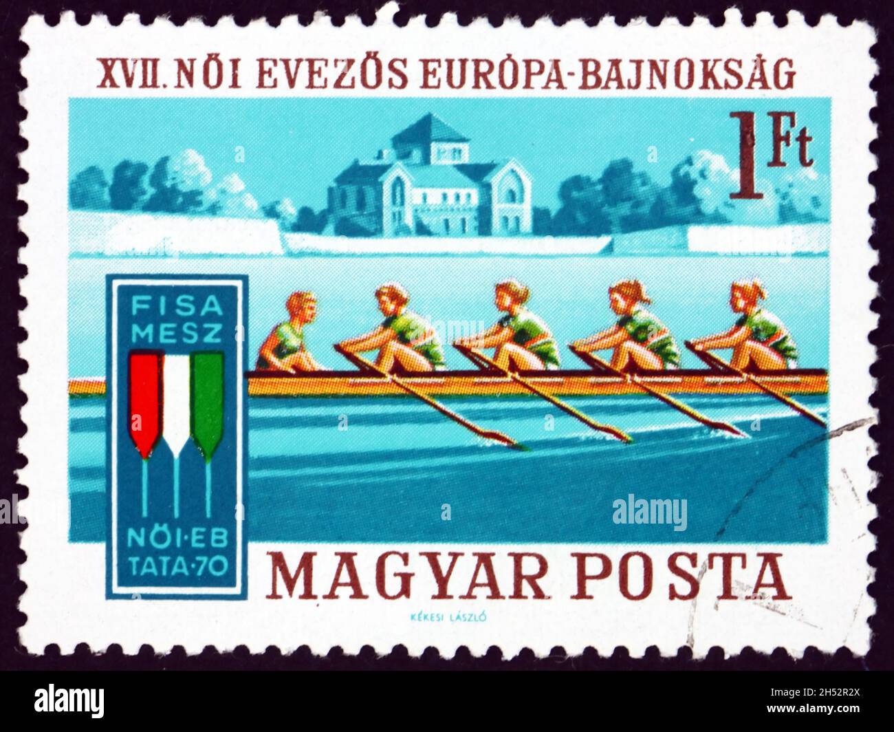 UNGHERIA - CIRCA 1970: Un francobollo stampato in Ungheria mostra le donne quattro sul lago Tata e il castello di Tata, campionati europei di canottaggio delle donne, circa 1970 Foto Stock