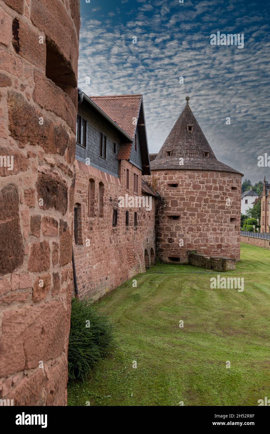 mura della città vecchia con torre di difesa di buedingen nel distretto di wetterau Foto Stock
