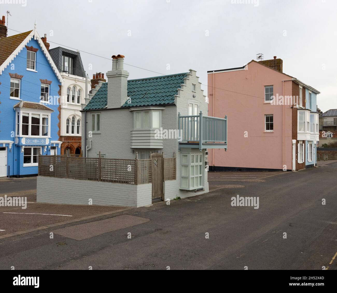 Il piccolo Fantasia Cottage sul lungomare di Aldeburgh Norfolk Foto Stock