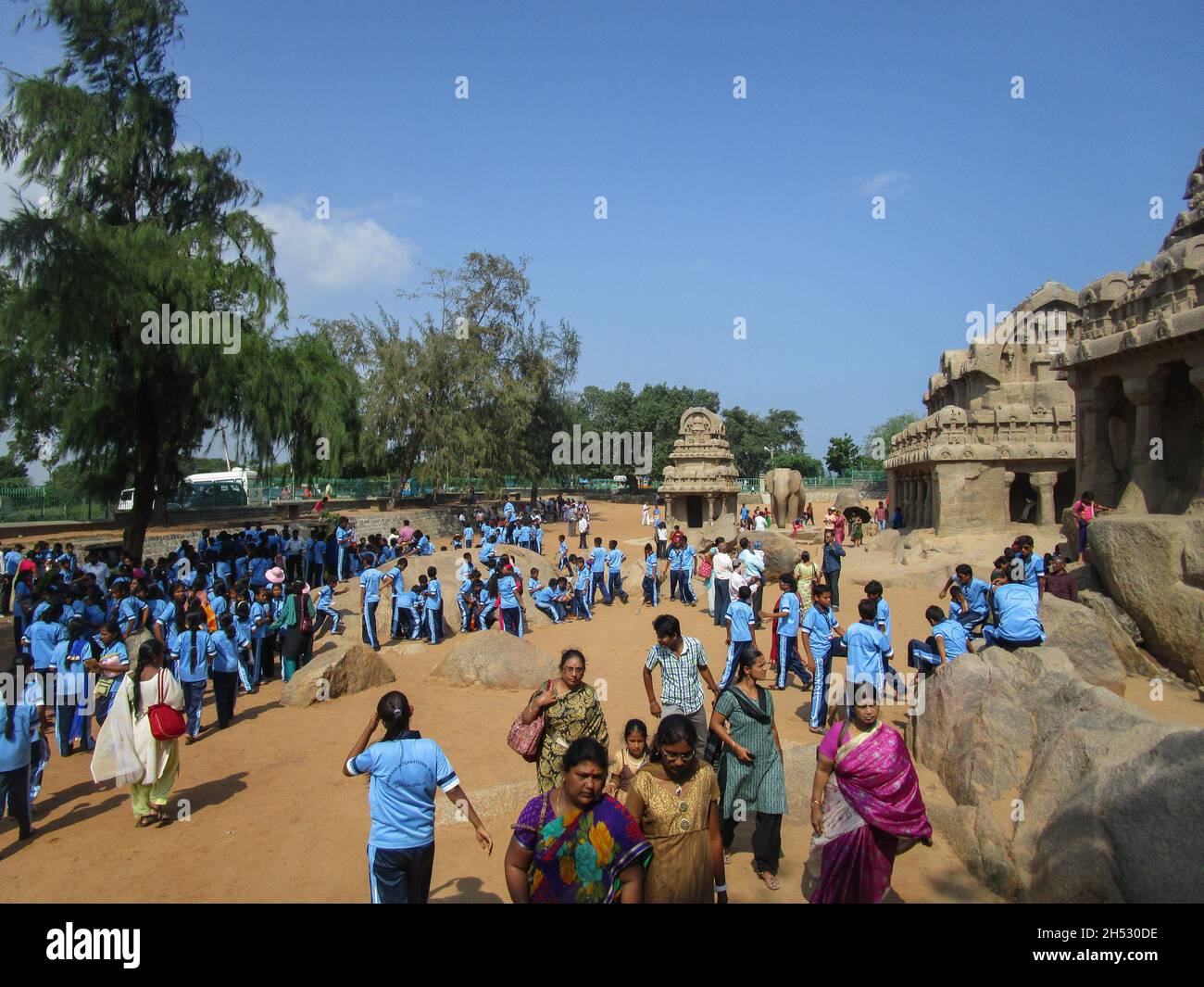 Mamallapuram, India - Gennaio 2015: Il sito archeologico di Mamallapuram è famoso per i templi scolpiti nella pietra. I cinque Rathas. Foto Stock