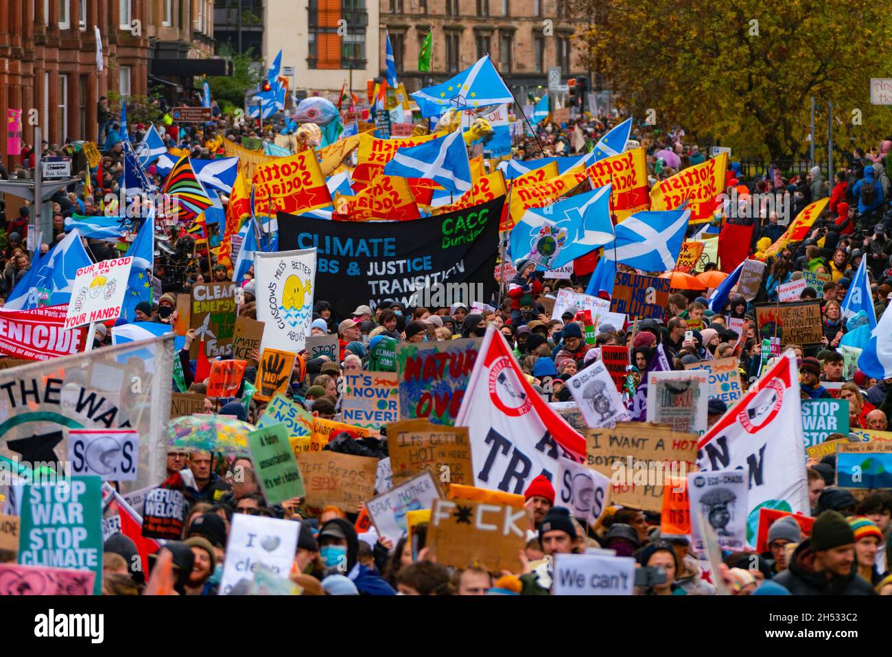 Glasgow, Scozia, Regno Unito. 6 novembre 2021. La marcia sulla giustizia per i cambiamenti climatici si svolge nel centro di Glasgow. . PIC; Iain Masterton/Alamy Live News. Foto Stock