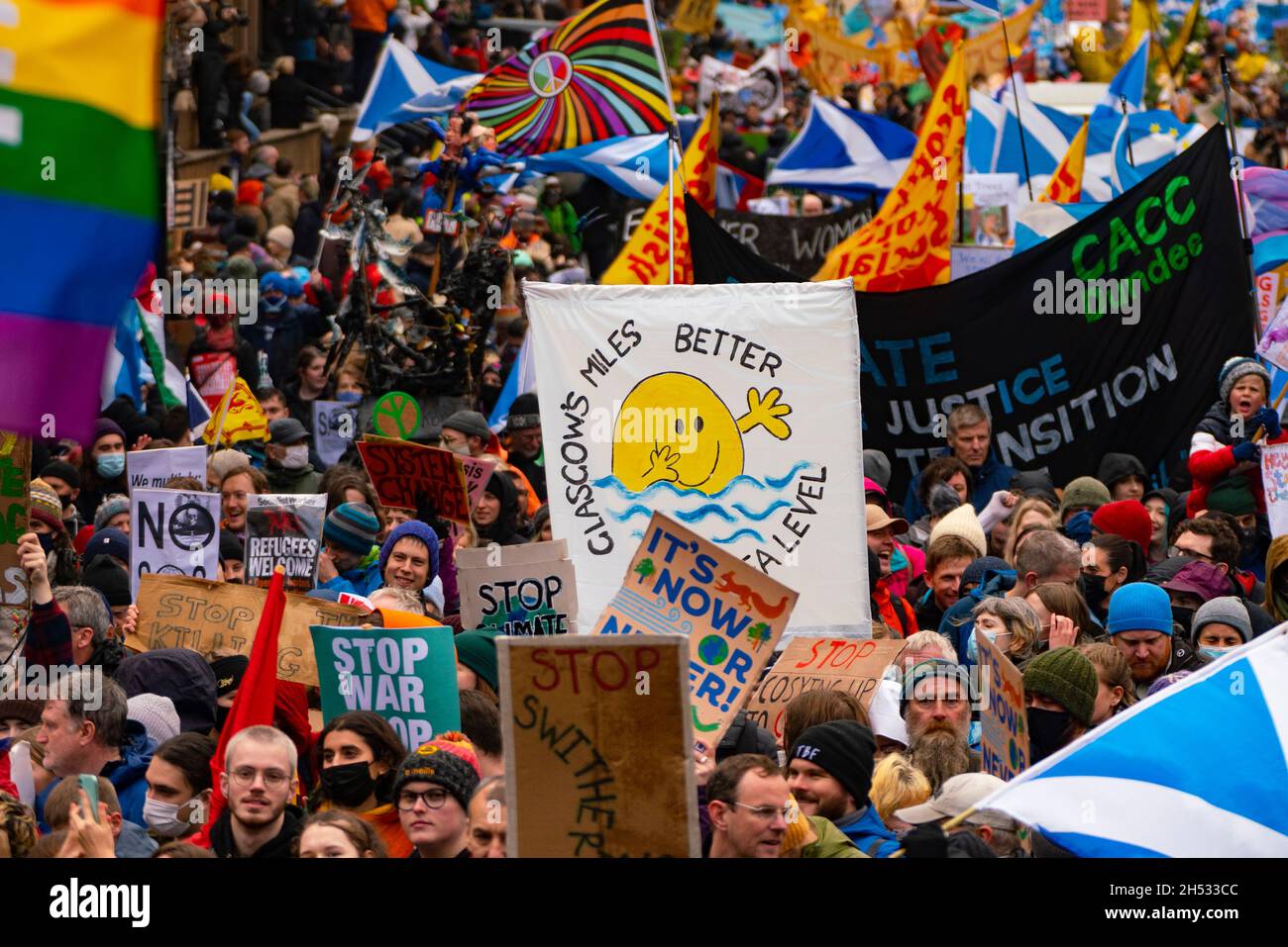 Glasgow, Scozia, Regno Unito. 6 novembre 2021. La marcia sulla giustizia per i cambiamenti climatici si svolge nel centro di Glasgow. . PIC; Iain Masterton/Alamy Live News. Foto Stock