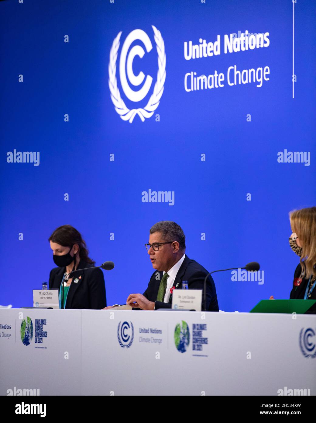 Glasgow, Scozia, Regno Unito. 6 novembre 2021. NELLA FOTO: Il Presidente della COP26 Alok Sharma dà una conferenza stampa Nature Land Use Delivery obiettivi di Parigi il giorno 6 della COP26 Climate Change Conference a Glasgow. Credit: Colin Fisher/Alamy Live News Foto Stock