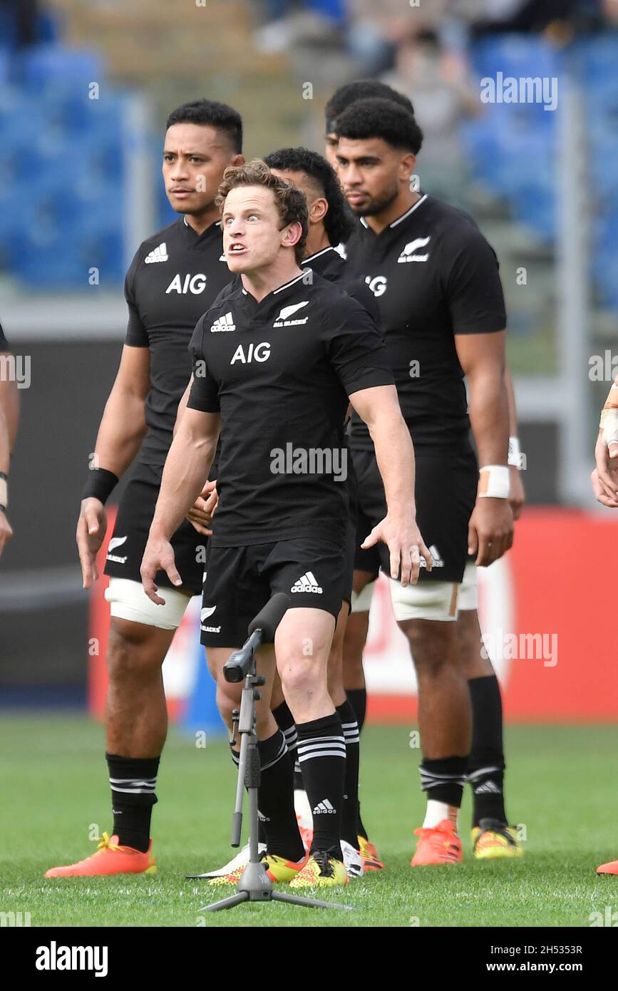 Roma, Italia. 6 novembre 2021. Brad Weber di tutti i Balcks durante l'Haka prima del Rugby Autumn Nations Series 2021 Test Match, tra l'Italia e tutti i neri/Nuova Zelanda allo stadio Olimpico di Roma, 06 novembre 2021. Foto Antonietta Baldassarre/Insidefoto Credit: Ininsidefoto srl/Alamy Live News Foto Stock