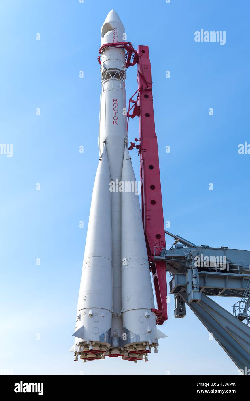 MOSCA, RUSSIA - 14 APRILE 2021: Primo piano del razzo spaziale di Vostok. Mostra del Centro Espositivo All-Russia (VDNH) Foto Stock