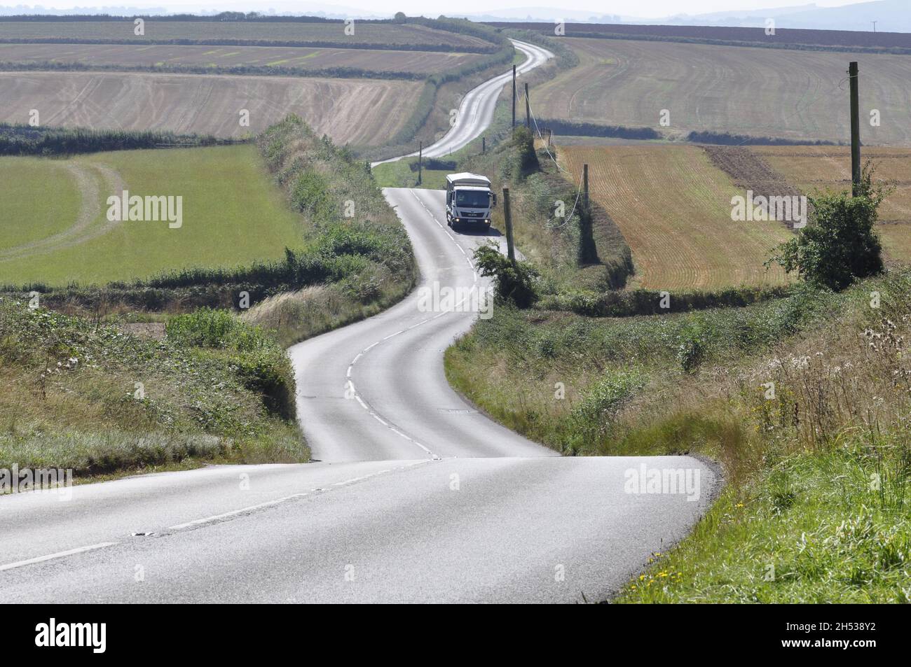 La A3124 a ovest di North Tawton guardando a sud dalla griglia OS 639025, Devon, Inghilterra, Regno Unito Foto Stock