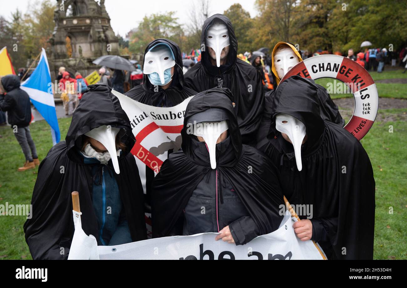 Glasgow, Scozia, Regno Unito. 6 novembre 2021. Giornata globale d'azione per la giustizia climatica marcia che si svolge nel centro di Glasgow. , Scozia, Regno Unito. PIC; Iain Masterton/Alamy Live News. Foto Stock