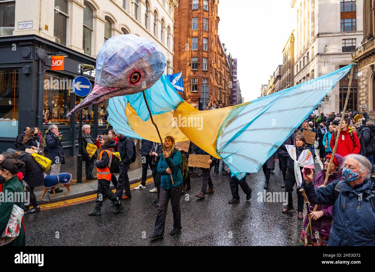 Glasgow, Scozia, Regno Unito. 6 novembre 2021. Giornata globale d'azione per la giustizia climatica marcia che si svolge nel centro di Glasgow. , Scozia, Regno Unito. PIC; Iain Masterton/Alamy Live News. Foto Stock