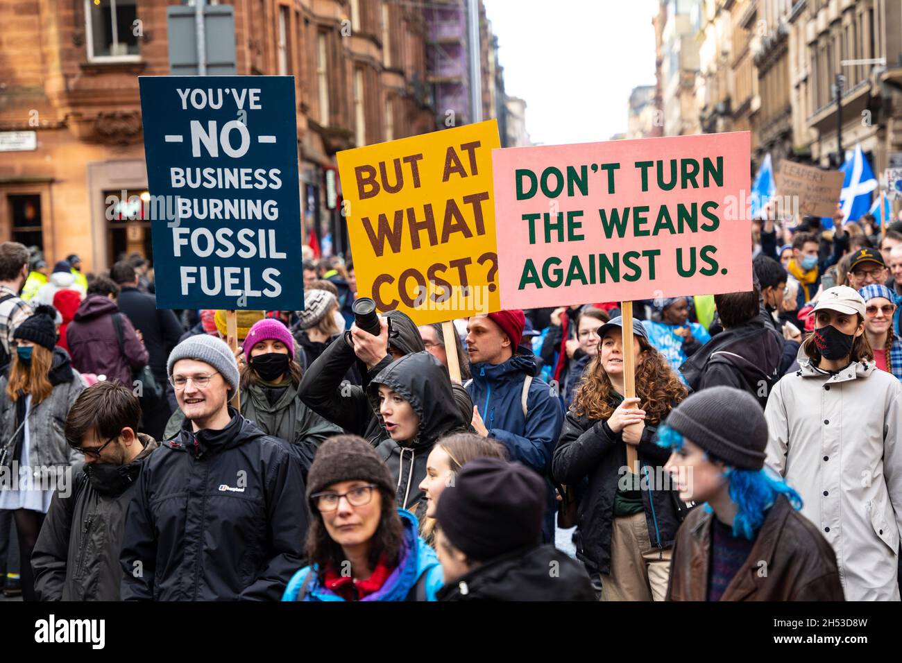 Glasgow, Scozia, Regno Unito. 6 novembre 2021. Giornata globale d'azione per la giustizia climatica marcia che si svolge nel centro di Glasgow. , Scozia, Regno Unito. PIC; Iain Masterton/Alamy Live News. Foto Stock
