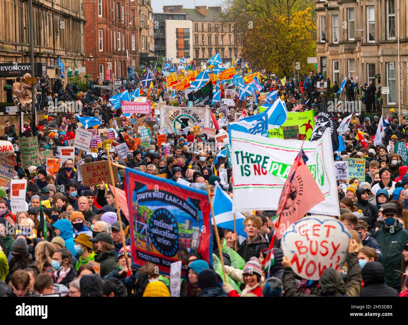 Glasgow, Scozia, Regno Unito. 6 novembre 2021. Giornata globale d'azione per la giustizia climatica marcia che si svolge nel centro di Glasgow. , Scozia, Regno Unito. PIC; Iain Masterton/Alamy Live News. Foto Stock