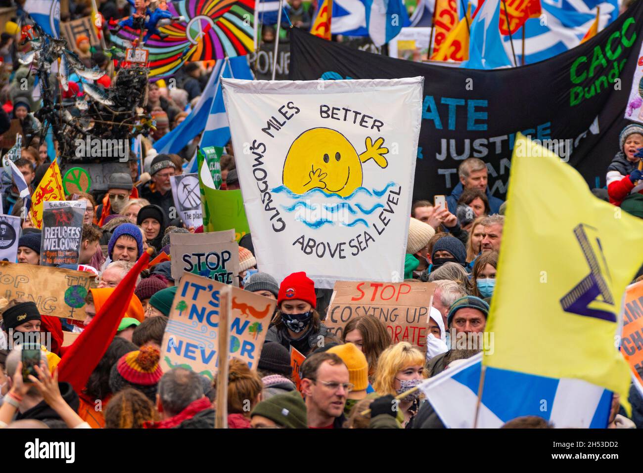 Glasgow, Scozia, Regno Unito. 6 novembre 2021. Giornata globale d'azione per la giustizia climatica marcia che si svolge nel centro di Glasgow. , Scozia, Regno Unito. PIC; Iain Masterton/Alamy Live News. Foto Stock