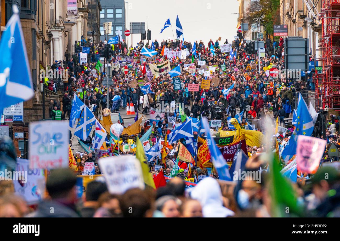 Glasgow, Scozia, Regno Unito. 6 novembre 2021. Giornata globale d'azione per la giustizia climatica marcia che si svolge nel centro di Glasgow. , Scozia, Regno Unito. PIC; Iain Masterton/Alamy Live News. Foto Stock