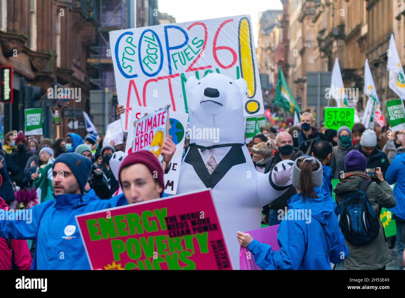 Glasgow, Scozia, Regno Unito. 6 novembre 2021. Giornata globale d'azione per la giustizia climatica marcia che si svolge nel centro di Glasgow. , Scozia, Regno Unito. PIC; Iain Masterton/Alamy Live News. Foto Stock