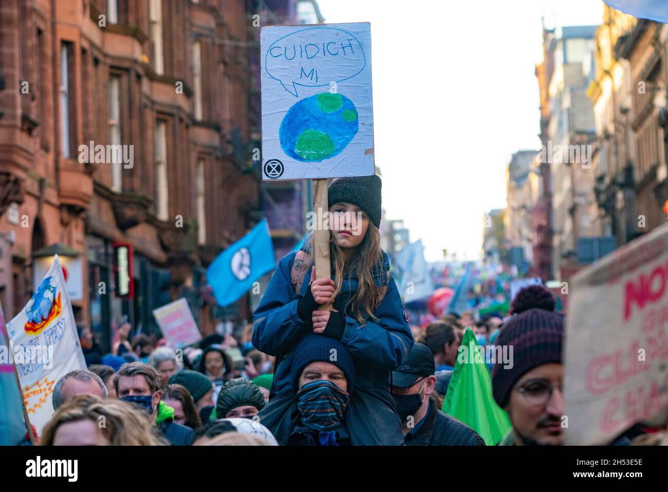 Glasgow, Scozia, Regno Unito. 6 novembre 2021. Giornata globale d'azione per la giustizia climatica marcia che si svolge nel centro di Glasgow. , Scozia, Regno Unito. PIC; Iain Masterton/Alamy Live News. Foto Stock