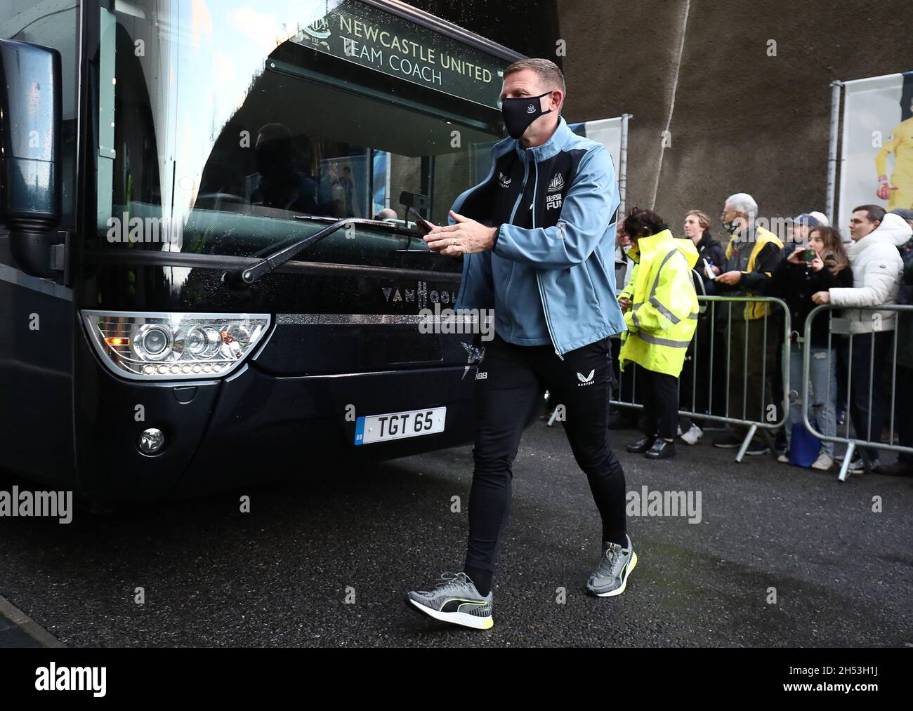 Brighton and Hove, Inghilterra, 6 novembre 2021. L'allenatore di testa di Newcastle Interim, Graeme Jones arriva prima della partita della Premier League allo stadio AMEX, Brighton e Hove. Il credito d'immagine dovrebbe leggere: Paul Terry / Sportimage Foto Stock