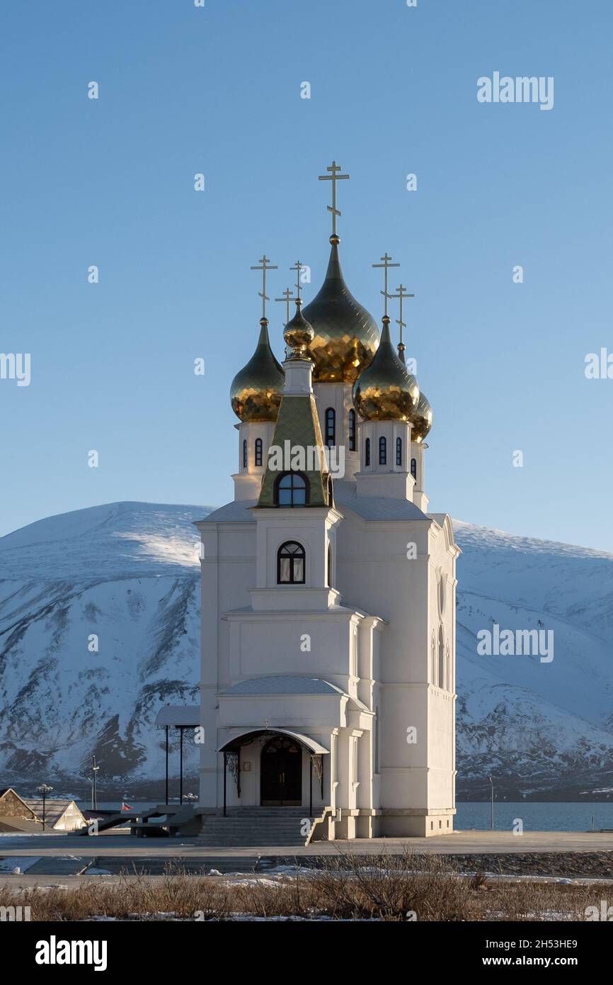 Egvekinot, regione di Chukotski, Russia - 16 ottobre 2021: Facciata di un tempio cristiano. Foto Stock