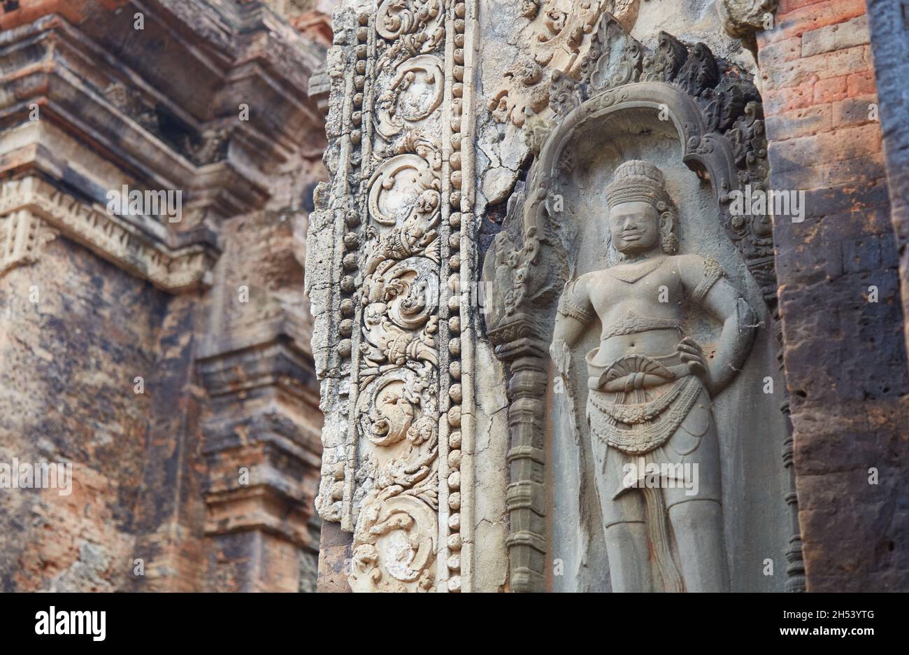 Fondata nel 10th secolo dal terzo re dell'Impero Khmer, Indravarman i, Preah Ko è un esempio fondamentale della pianta del tempio 'trimurti' Foto Stock