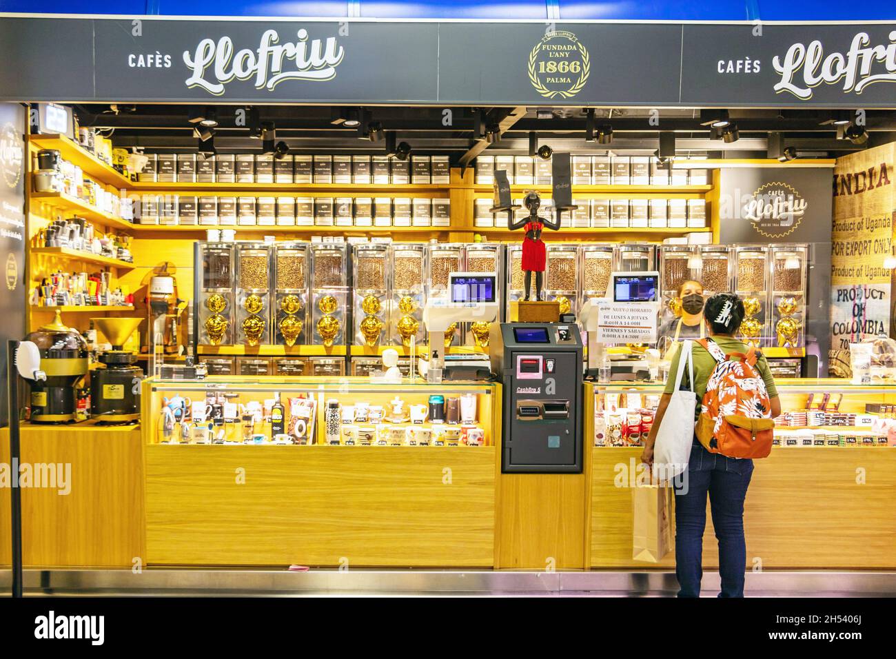 Mercato di vendita di chicchi di caffè al coperto Mercat de l'Olivar mercato della città di Palma di Maiorca Foto Stock