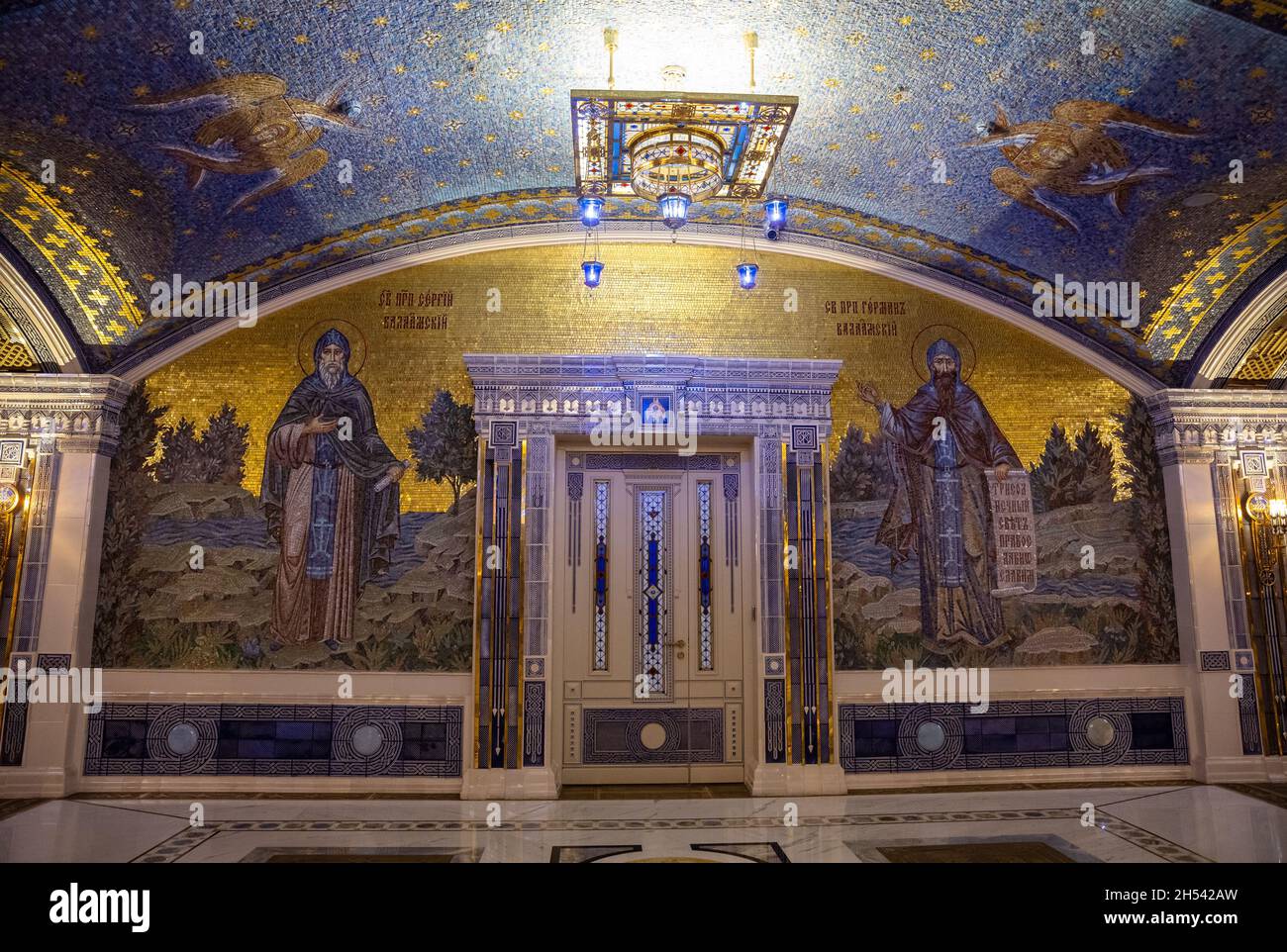 Park Patriot, regione di Mosca, Russia - 17 maggio 2021: Cattedrale principale delle forze Armate russe, interno della Chiesa del Principe inferiore Vladimir. Mosaico icona Russ Foto Stock