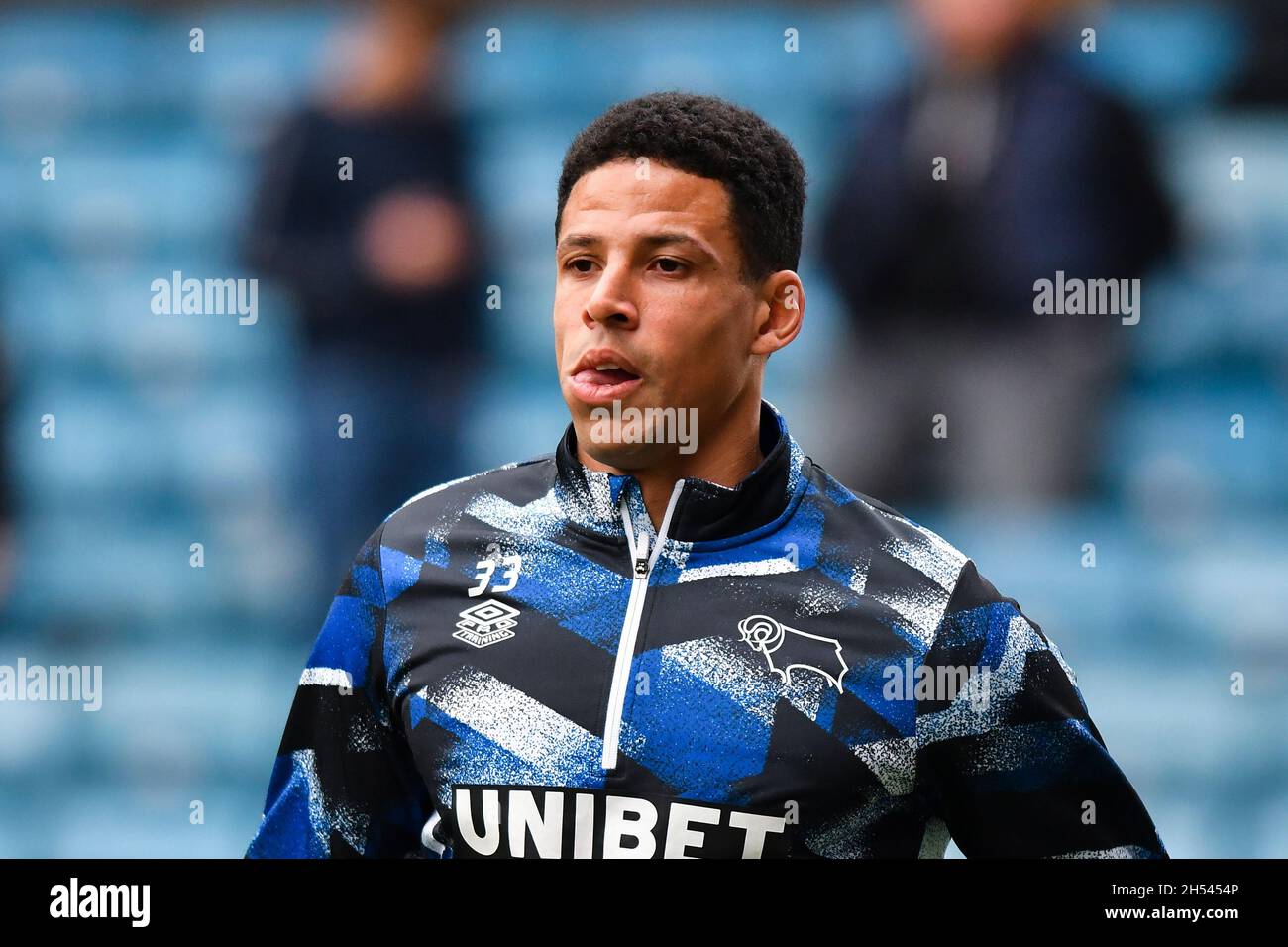 LONDRA, GBR. 6 NOVEMBRE Curtis Davies della Derby County durante la partita Sky Bet Championship tra Millwall e Derby County al Den, Londra sabato 6 novembre 2021. (Credit: Ivan Yordanov | MI News) Credit: MI News & Sport /Alamy Live News Foto Stock