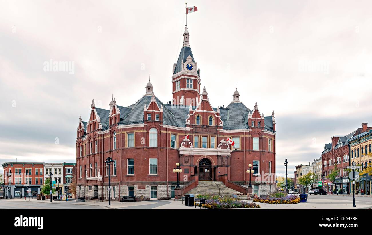 Stratford, Ontario, Canada - 12 ottobre 2020: Vista presso lo storico edificio del municipio nella città di Stratford, Ontario, Canada Foto Stock