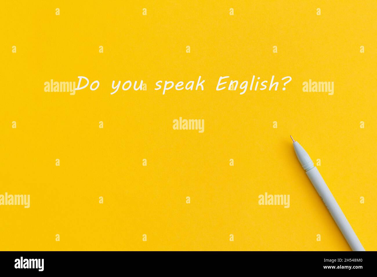 Il testo 'Parla inglese?' su sfondo giallo. Foto Stock