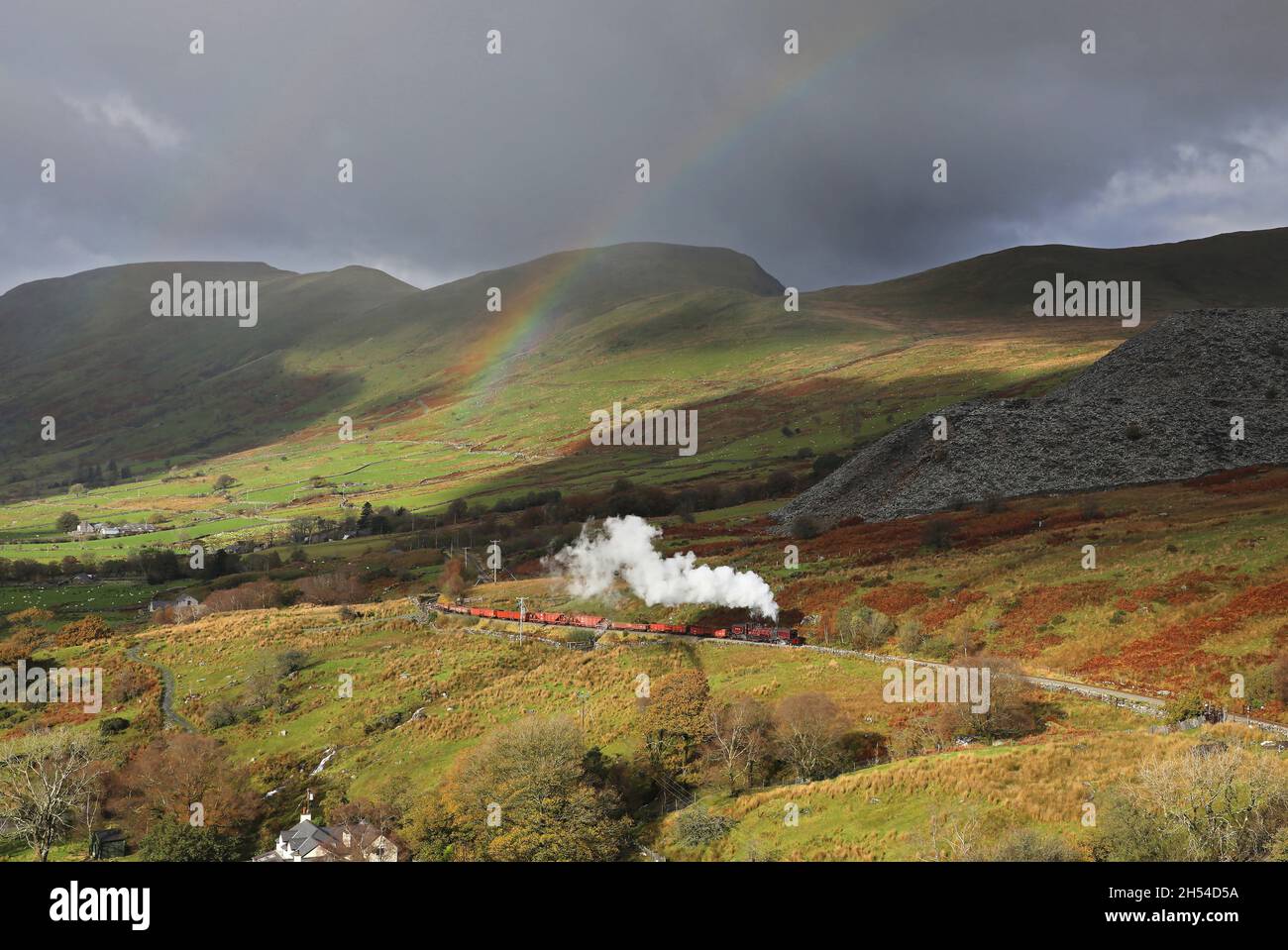 Garrett 130 dirige un trasporto fino a Rhyd DDU su 3.11.21.Welsh Highland Railway. Foto Stock