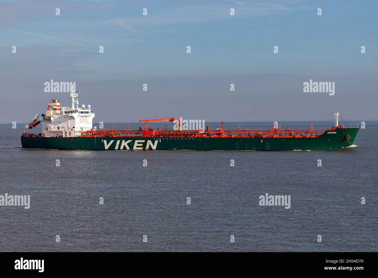 Autocisterna INVIKEN sul fiume Elba Foto Stock