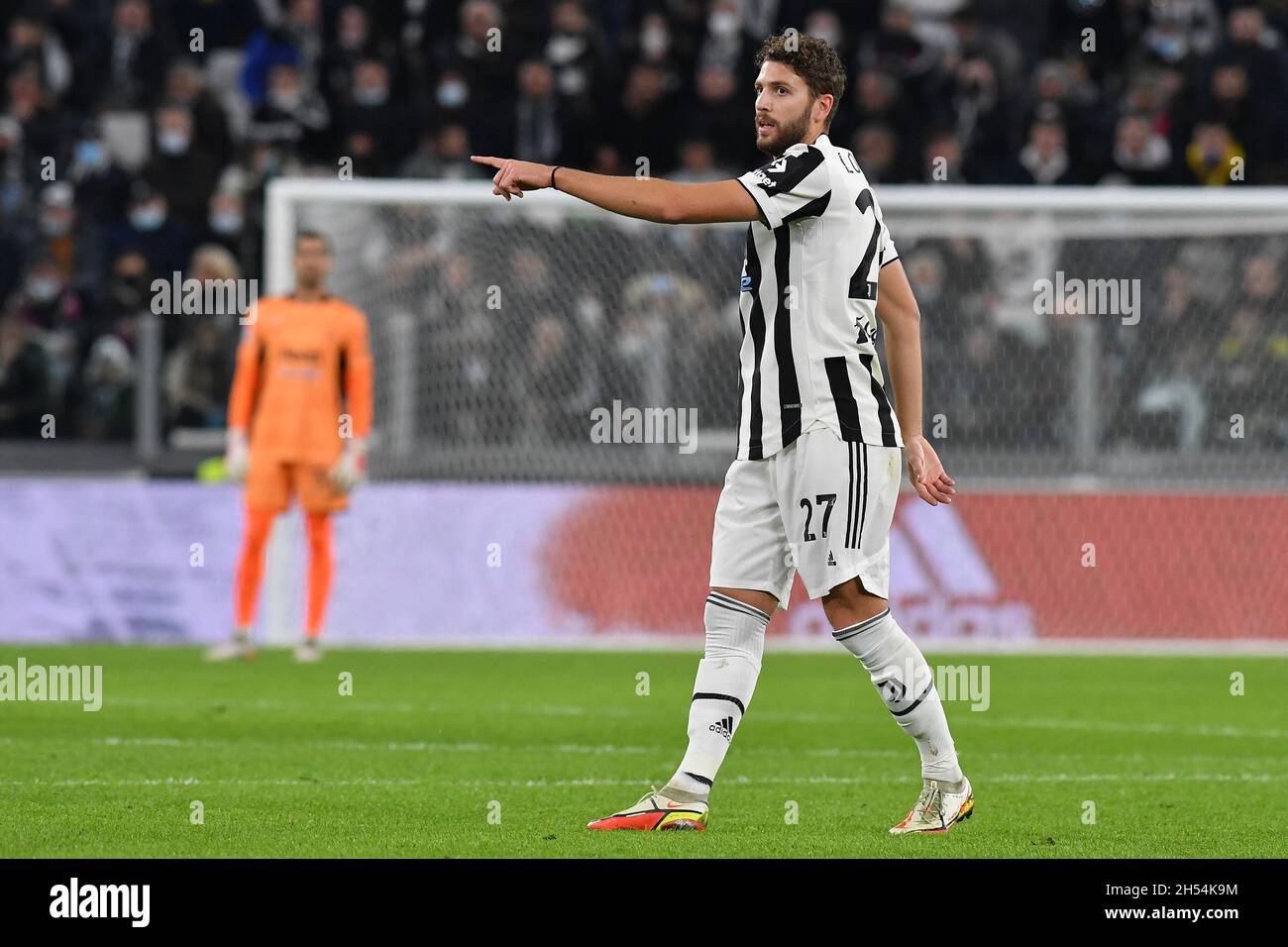 Torino, Italia. 6 novembre 2021. Manuel Locatelli della Juventus FC gestures durante la Serie A 2020/21 match tra Juventus FC e ACF Fiorentina allo Stadio Allianz il 06 novembre 2021 a Torino, Italia Credit: Independent Photo Agency/Alamy Live News Foto Stock