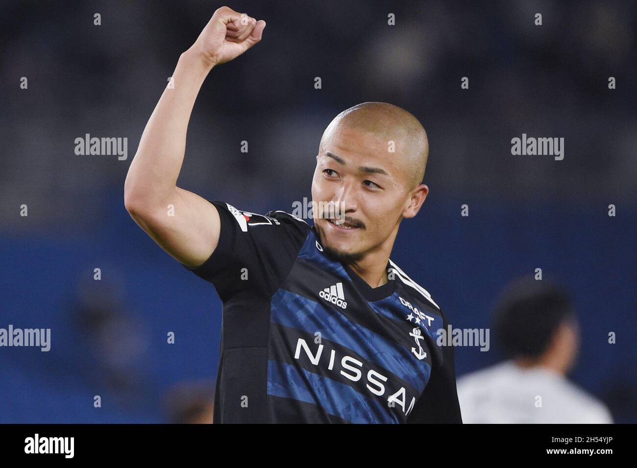 Stadio Nissan, Kanagawa, Giappone. 6 novembre 2021. Daizen Maeda (Marinos), 6 NOVEMBRE 2021 - Calcio/Calcio : Daizen Maeda di Yokohama F. Marinos celebra il suo terzo gol durante la partita della J1 League 2021 tra Yokohama F. Marinos 8-0 FC Tokyo allo stadio Nissan di Kanagawa, Giappone. Credit: Itaru Chiba/AFLO/Alamy Live News Foto Stock