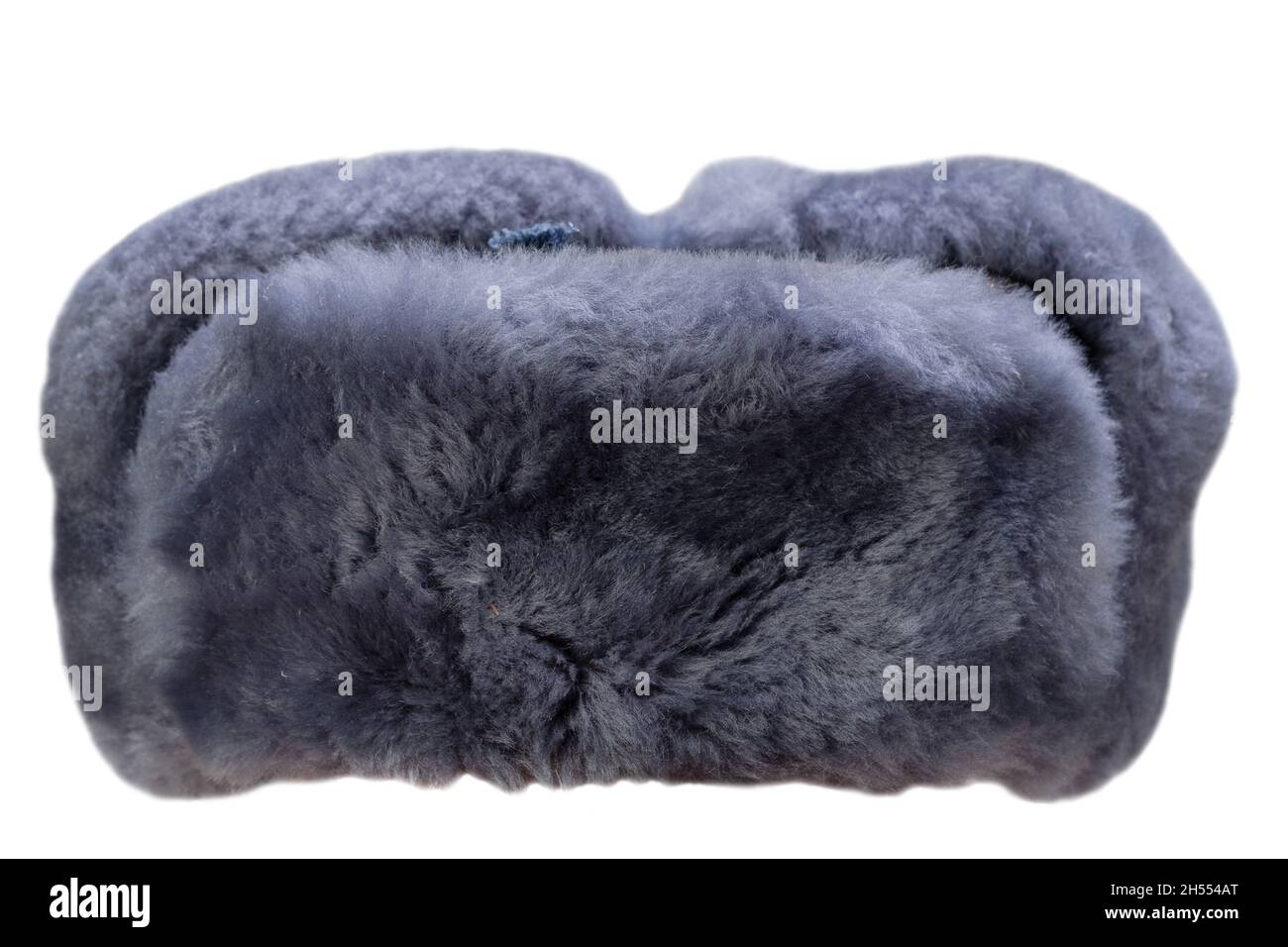 Ushanka in stile militare dell'esercito sovietico. Isolato su sfondo bianco. Foto Stock