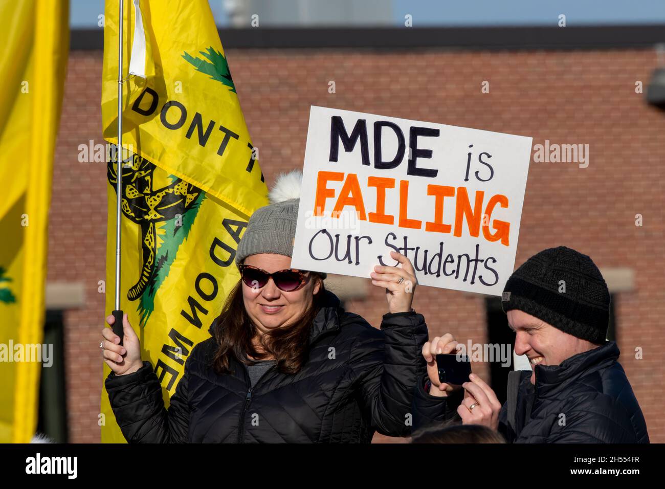 St. Paul, Minnesota. 3 novembre 2021. Lotta per i nostri figli protesta. Protesta di fronte al dipartimento di formazione per fermare la mascheratura e vac Foto Stock