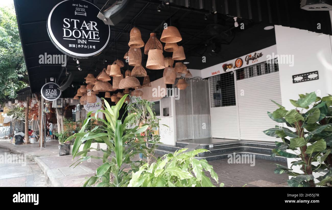 Cestini appesi allo Star Dome Inn Khaosan Road aka Khao San Road Area attrazione Turistica Bangkok Thailandia Foto Stock