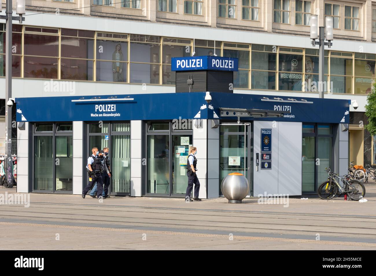 Stazione di polizia ad Alexanderplatz a Berlino Foto Stock