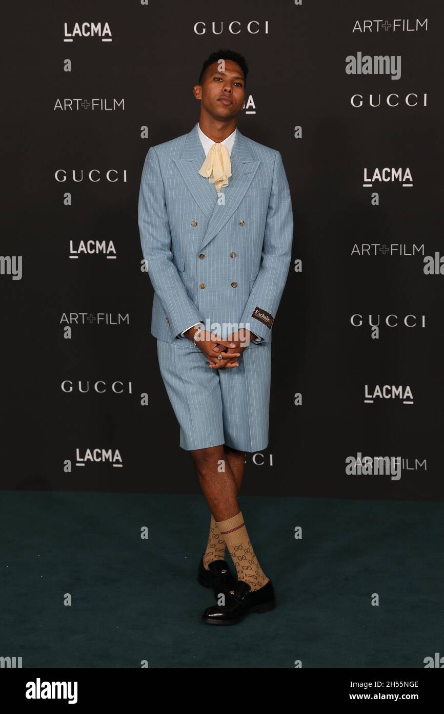 Los Angeles, Stati Uniti. 6 novembre 2021. Tyler Mitchell arriva al LACMA Art Film Gala 2021 che si tiene a LACMA di Los Angeles, CA sabato 6 novembre 2021. (Foto di Conor Duffy/Sipa USA) Credit: Sipa USA/Alamy Live News Foto Stock