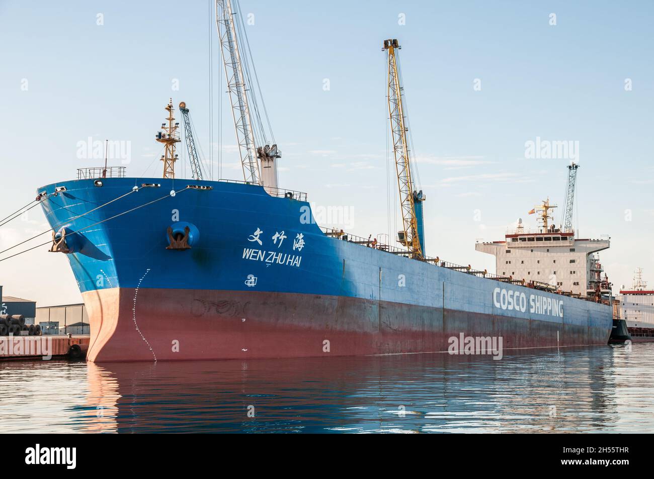 Wen Zhu Hai, costruito nel 2008, portarinfuse, vela sotto bandiera della Cina, Tarragona, Catalogna, Spagna Foto Stock